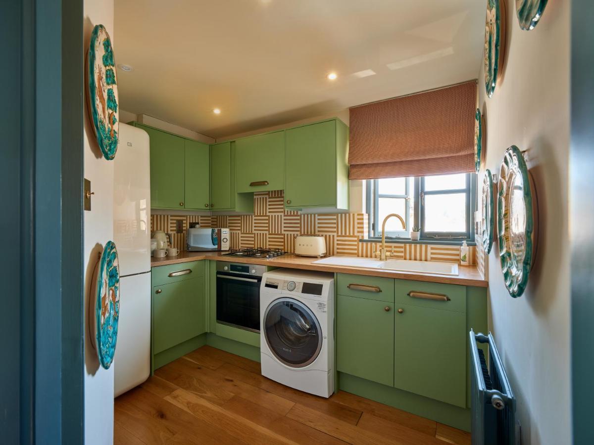 Townhouse Suites- Abbey Row Malmesbury Exterior foto